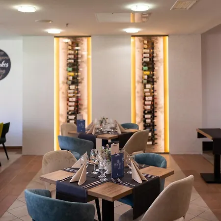 Karos Hotell