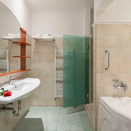 Karos Hotel